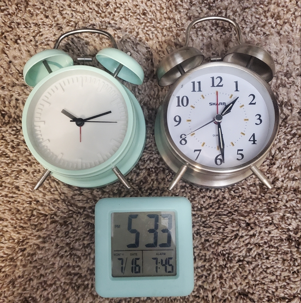 3 Alarm Clocks‎